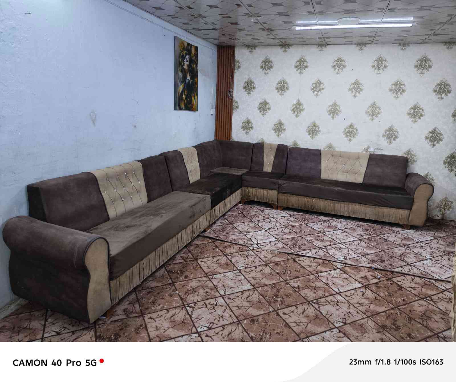 ديوان 10 مقاعد نضيف اي ضرر مابي السعر 180 وبي مجال المكان بغداد ***********
