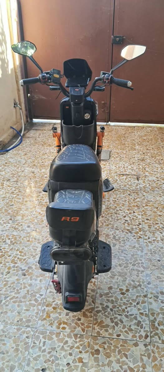 السلام عليكم
ماطور شحن نوعية R9 للبيع 

🔴فول مواصفات

 🔴خمس بطاريات

🔴تشغيل نظام الكارت

🔴تشغيل سويج

🔴لايت زينون عالي وناصي

🔴ملف 2000

🔴نظام R رجوع بك

🔴بي مسجل بلوتوث

🔴ستاند موبايل

🔴الماطور بي 4 سرعات 

🔴سرعتو 99 والحقيقية 70

ملاحظة:  الماطور بي خلل بالبطارية

السعر 250 وبي مجال بسيط
المكان موصل حي سومر
للاستفسار ***********
@إشارة

