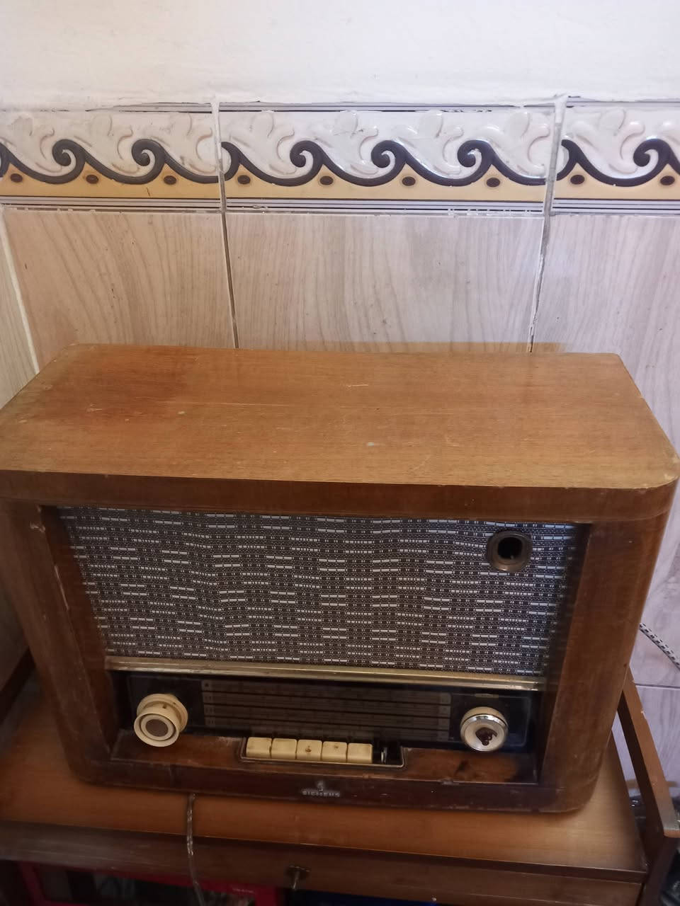 السلام عليكم 
#للبيع راديو 📻 سيمنس الماني شغال بدون FM
السعر 100 الف 
بغداد وتوصيل للمحافظات 
***********
