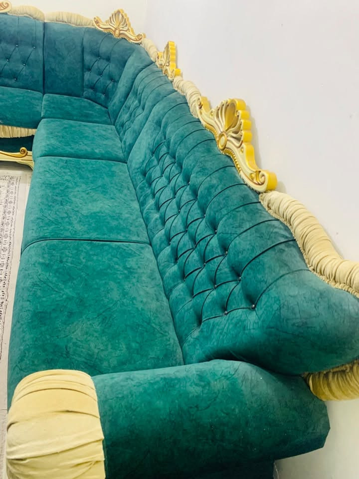 السلام عليكم تخم ديوان كلش نضيف بالواقع احلاى من الصور للبيع 
مكاني القلعه للأستفسار رقمي ***********
