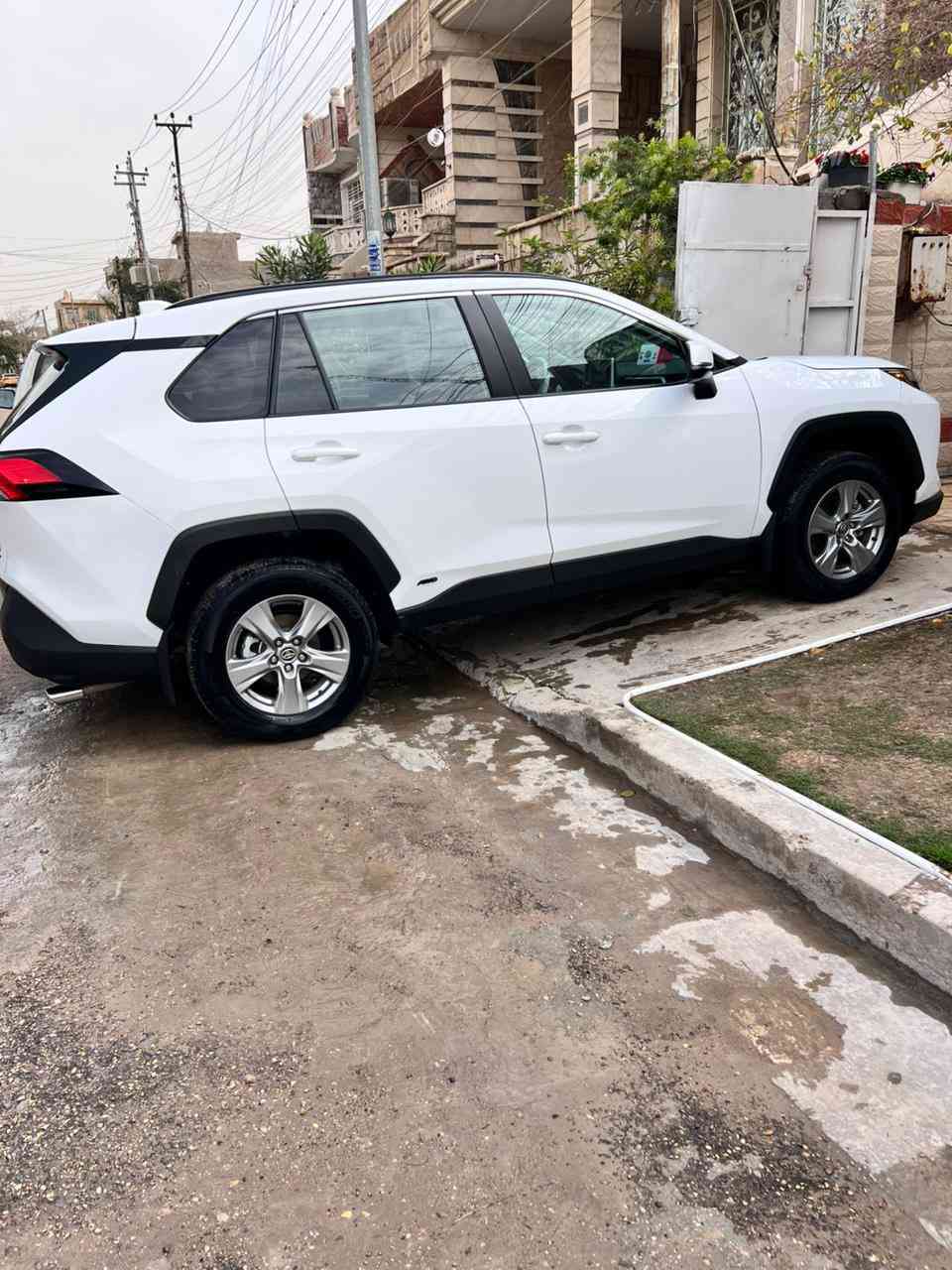 السلام عليكم للبيع راف فور هايبرد 🔋2025 XLE ماشية 7الاف ونص  وقابل للزيادة حادث دعامية امامية ومبدلة ورصعة بلصندوك صغيرة كلش  السيارة جديدة بمعنى الكلمة جبتها ماشية الف على ايدي  ارضيات وعدة كاملة 
المواصفات 
فتحة سقف✅
اشاير بلمري✅
تدفئة بلكشنات ✅
هيتر بلستيرن✅
صندوق كهرباء✅
اوتو هولد ✅
رادار امامي +خلفي✅
نقاط عمياء✅
كرسي كهرباء ✅ 
وبعد معرفة بقية المواصفات الي بيها هاذ رقم الشاصي (4T3RWRFV5SU197713) عنواني زعفرانية شارع الزوراء السعر 277$وبيها مجال بسيط رقمي (***********)متواجد واتساب
