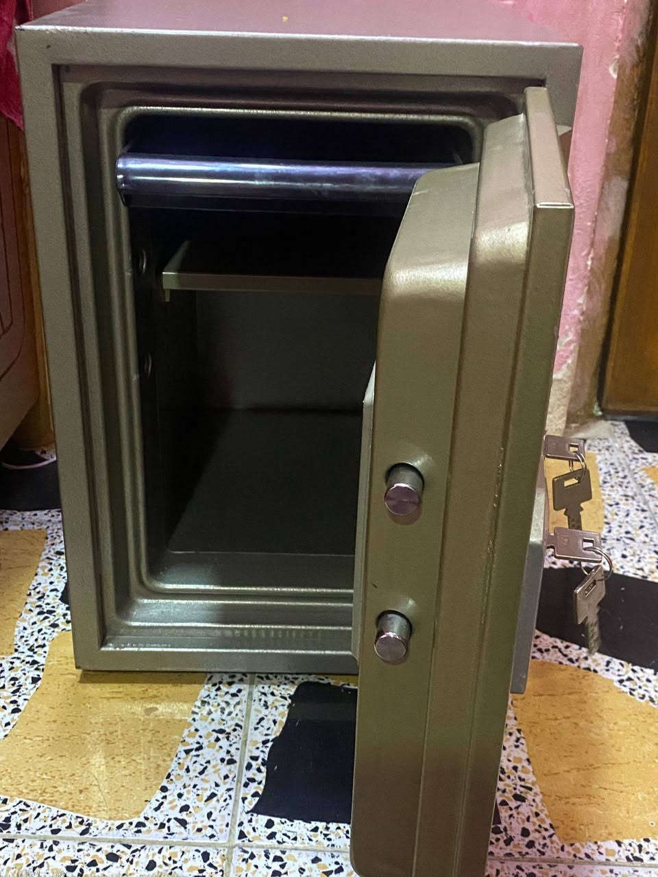 قاصه للبيع ارتفاع ارتفاع 50
عرض35
عمق42
وزن55 السعر خاص العنوان البياع


**إذا كنت صاحب هذا الإعلان وتريد حذفه لأي سبب، رجاءا أرسل رسالة إلى الدعم الفني**