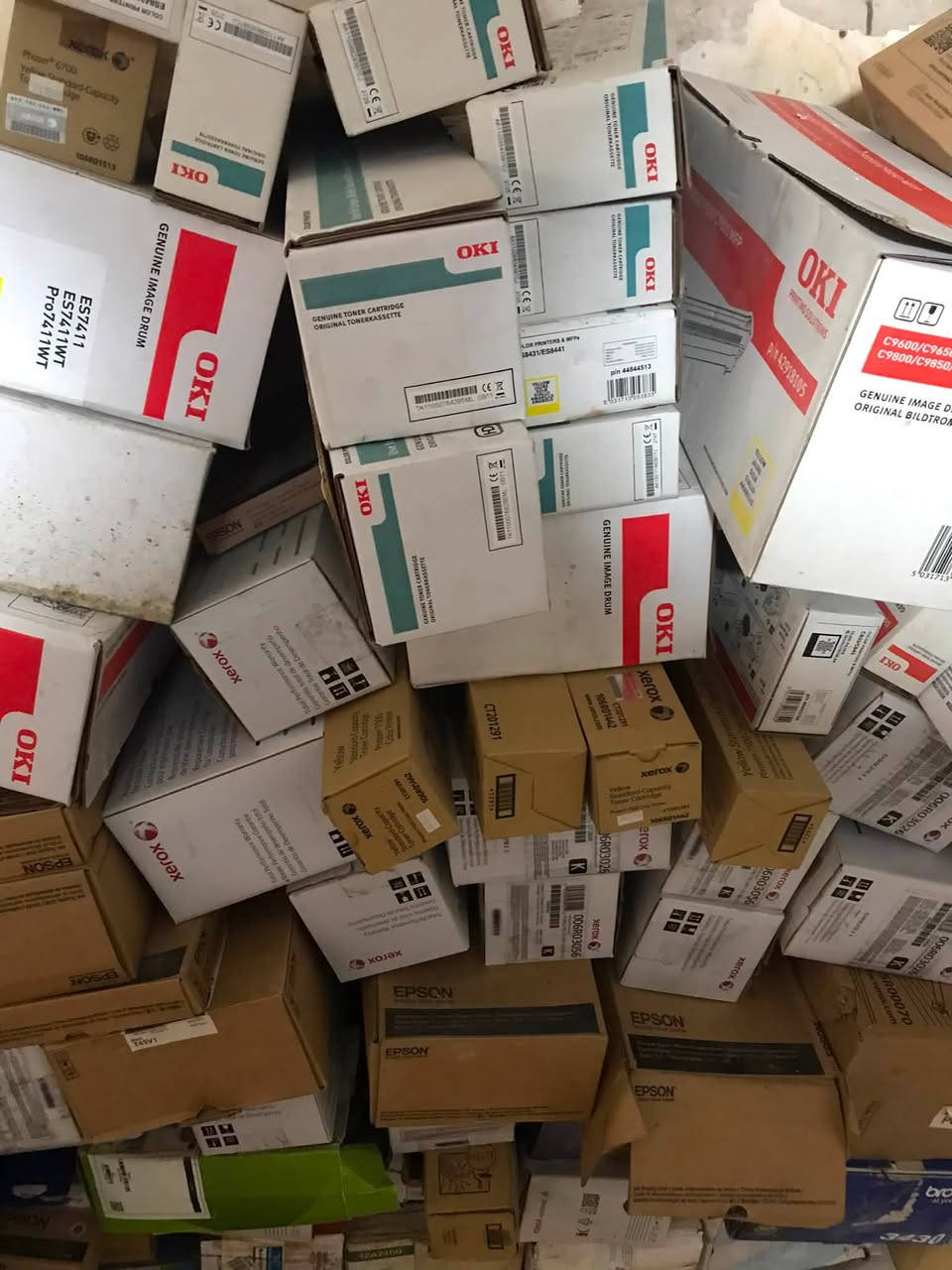 السلام عليكم ..احبار متنوعه بلوتر Epson .احبار OKI للبيع كله الكميه وسعر مناسب للمهتم ..*********** مكاني باب الشرجي قرب ساحه التحرير
