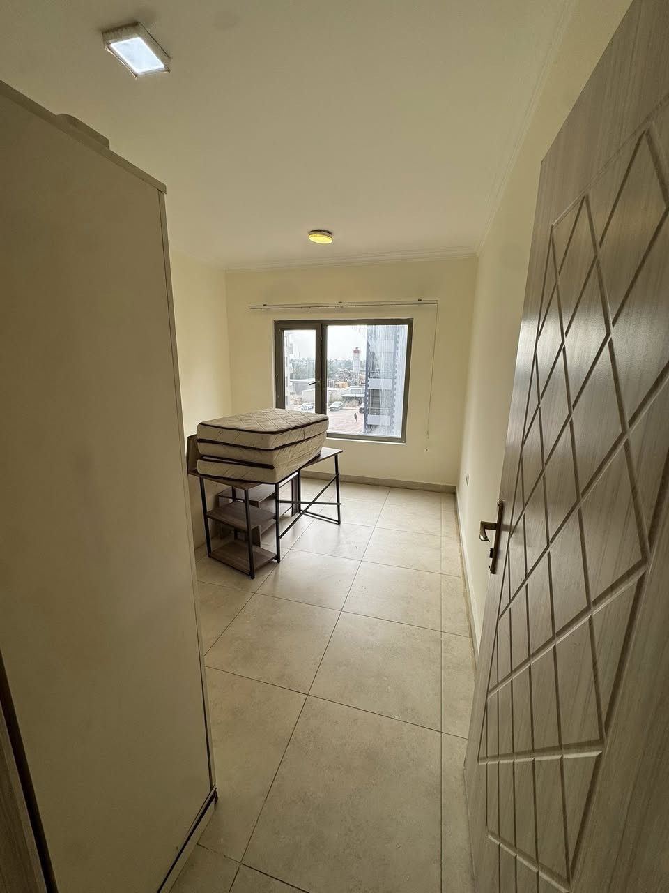 ⸻
🏢 للإيجار في مجمع المحبة السكني

شقة مؤثثة بالكامل
📐 المساحة: ١٤٦ متر
تتكون من:
▪️ غرفتين نوم
▪️ صالة واسعة
▪️ مطبخ
▪️ خدمات عدد ٢

📍 الموقع: مجمع المحبة السكني – السيدية
قريبة من جميع الخدمات، بيئة سكنية راقية وآمنة.

📞 للاستفسار أكثر: ***********
🏢 أو زيارة المكتب الكائن في:
السيدية – شارع جامع الأقصى
مقابل لحوم جويلي
مكتب المصطفى للاستثمار والتطوير العقار
