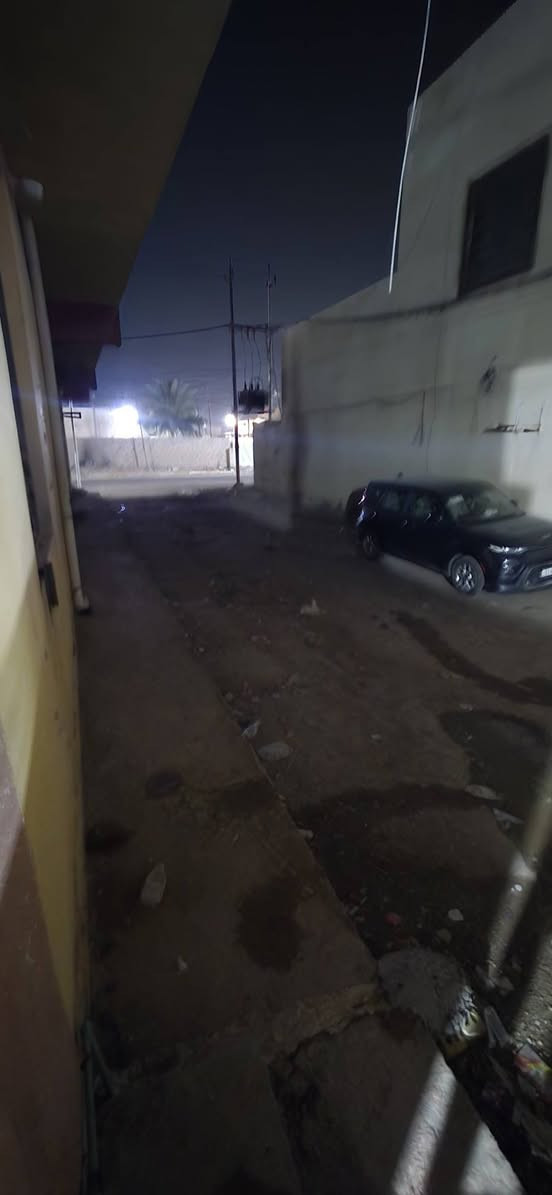 من بعد اذن ادارة الكروب ،السلام وعليكم دار للبيع 
بيت 155 متر واجهة 10.5 نزال 15 

شارع ابو احمد خلف عيادة محمد هاشم المربع الاول، اول بيت 

طبعا هذا المربع ناسه زينه وهادئة ويختلف اختلاف جذري 
طبعا الفرع صغير بداية الفرع ع شارع ابو احمد والراس الثاني مال فرع يطلعك ع الشارع الرئيسي يعني موقع جدا مميز
بيت بناء طابوك نظيف ارضية سقوف ثانوية سيراميك 

جاي كتاب المقرنص بالمنطقة وحاليا قيد العمل والتطبيق بعده ما واصل للبيت بيت موقعه ومنطقته جدا مميزة 

متكون من غرفتين ومطبخ واستقبال وحمامات داخلية وحمام خارجي 

علما يتحول ايضا غرفة وصالة ومطبخ واستقبال وو....

للاستفسار اكثر مراسلتنا على الخاص 

او عبر الواتس او اتصال 

***********

