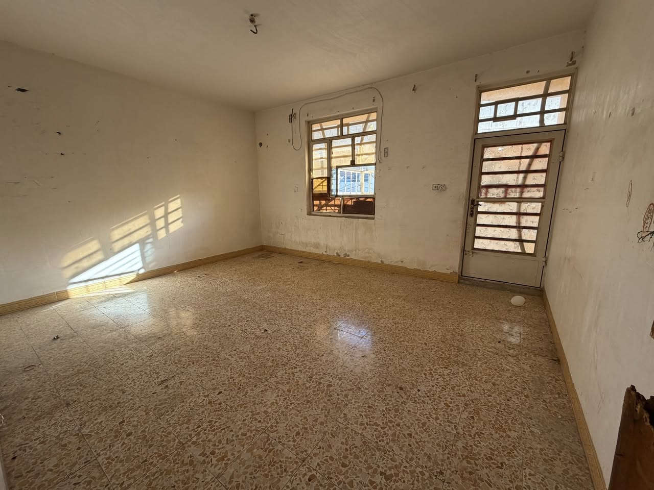 بیت للايجار100م حي السلام  للاستفسار الاتصال ***********
