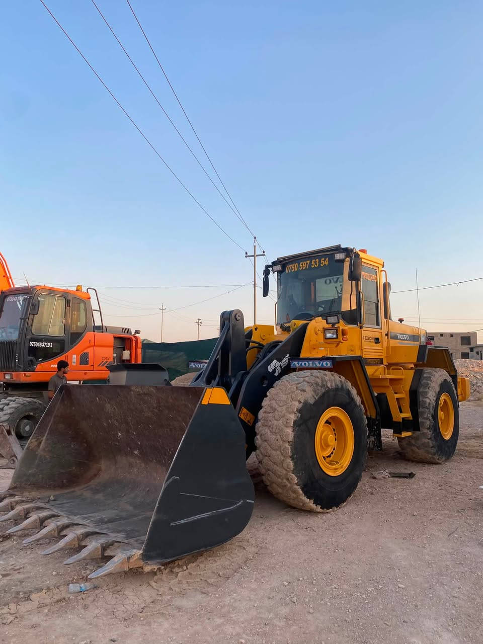 شۆفەر volvo L120C مۆدیل1995شۆفەرەکە مەنەفێست ئیبراهیم خەلیلە شوێن هەولێر ***********
