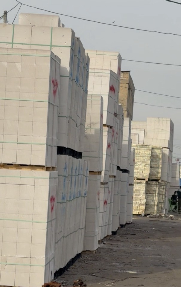 أختر موادك من المكان الصح 
👈🏻أتواصل مع شركه البصره 🫴
لتجهيز كافه أنواع المواد للبناء 🤙
من الثرمستون الوطنيه الكبسه 👈🏻325
ثرمستون الحوشان الكبسه      👈🏻320
ثرمستون بلد سلام الكبسه.    👈🏻320
ثرمستون شمس البصره.     👈🏻330
      
🤛وفرنالكم كل القياسات للثرمستون 
                10*20*60
                12*20*60
                15*20*60
يوجد بلوك سمنتي بحص ضغط هدروليك الالف 640
يوجد بلوك جويبده الخشانه الالف 580
    الطابوق الاطلس الالف 550
    طابوق الأمير الالف 225 
طابوق الناصريه الالف 185
الأسمنت كافه نوعياته الأسود العادي والمقاوم المبروكه والفالكون 
والابيض والبورك 

يوجد كرين لنقل وتصعيد المواد تصعيد 
***********
***********
