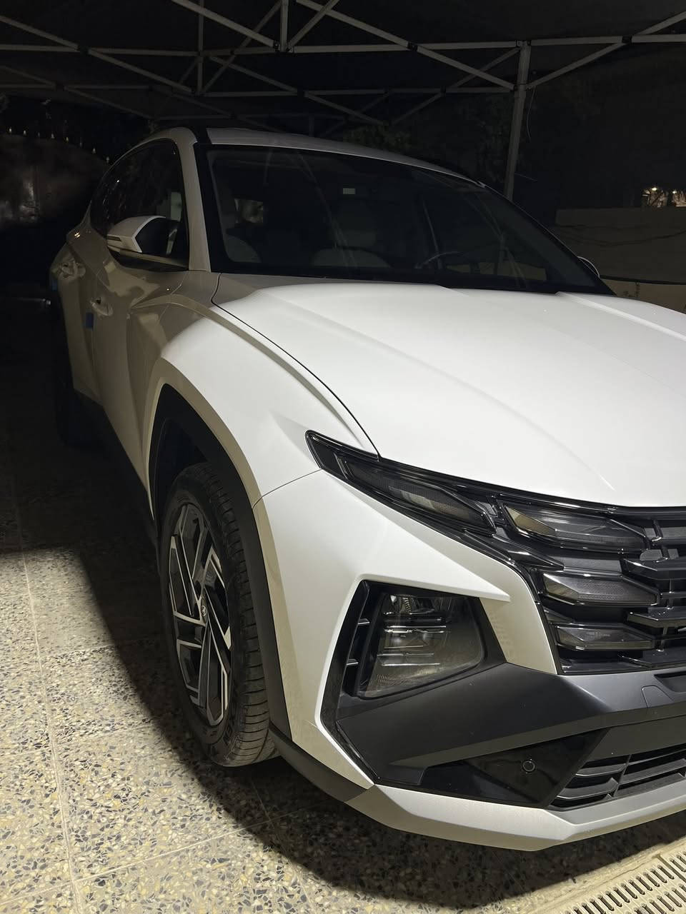 توسان للبيع موديل 2025 خليجي ضمان شركه الأولى 5 سنوات
و ثلاث تبديلات دهن مجانية فول موصفات 1/1 قماره حديد 
ماشية 10 آلاف بوضع الزيرو رقم بغداد مشروع وطني الجديد 

كفاله عامه ( لا ضربه لا صبغ لا بارد لا تبديل لا فتح ) 

-مكينة 2000 دوش 
 -عداد دجتل متصل كبير 
-صندوك كهرباء
-تشغيل عن بعد 
-يصمه تشغيل 
-ترحيب أبواب 
-بردات خلفية 
-اريل نفكيشن
-ويل كبير 19
-شاحن واير ليس
-سايد بريك بصمه 
-اوتو هولد 
-قطعتين تبريد 

لاستفسار *********** مكان بغداد
