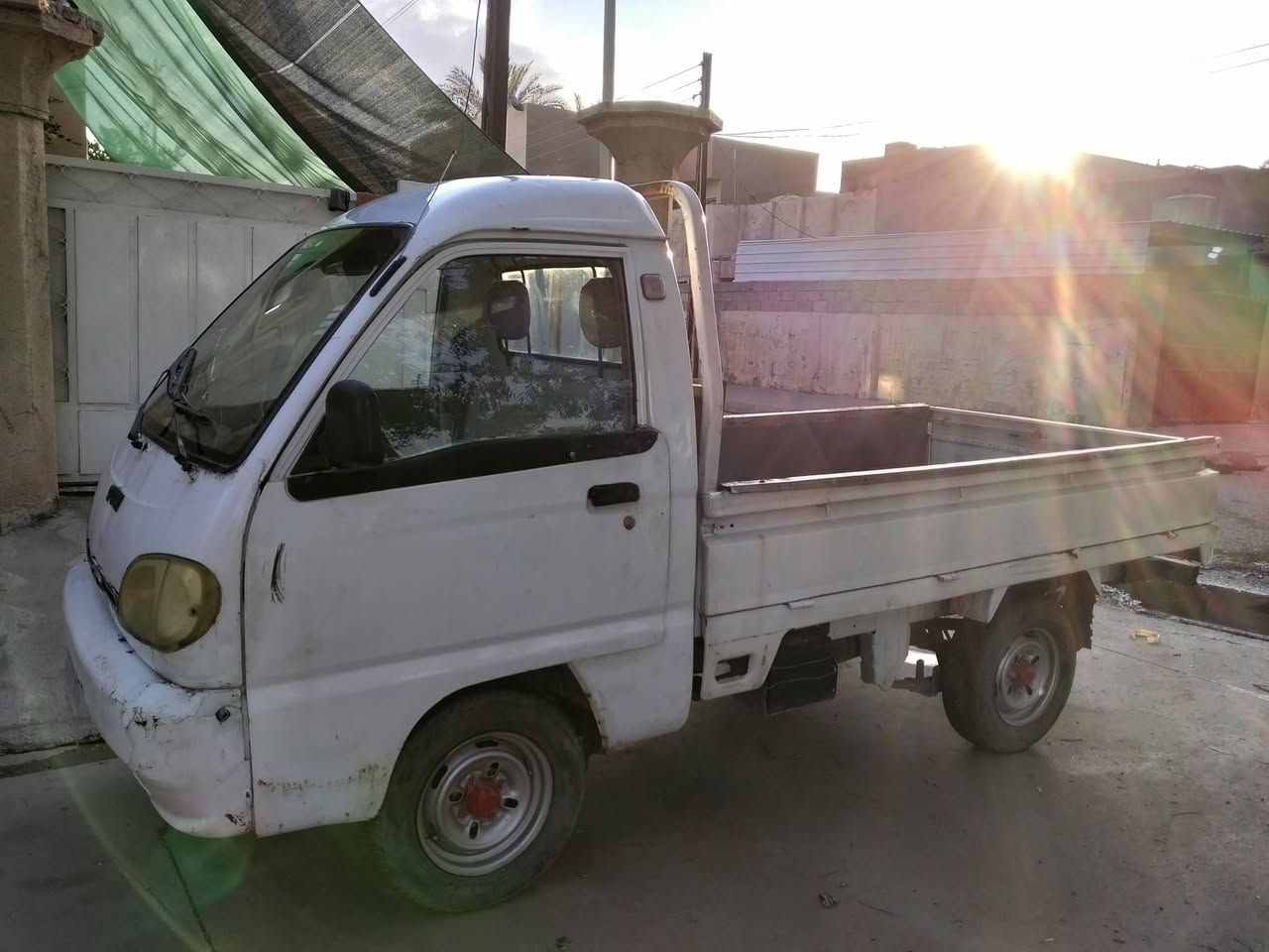 السلام عليكم... سيارة فاو للبيع (شرط المكينه) (وشرط الشاصي) ما بيه اي لحيم أو طاك...تانكي بانزين جديد+راديتر جديد+كابريته جديد+صدر سيارة كامل جديد+تايرات الخلفيه جديد+كهربائيات السياره كلها تشتغل معدا كجات البانزين+ لايتات امامي خلفي يشتغل...الشراي سعر 15 قفل بتواصل مع ***********+محافضه كركوك
