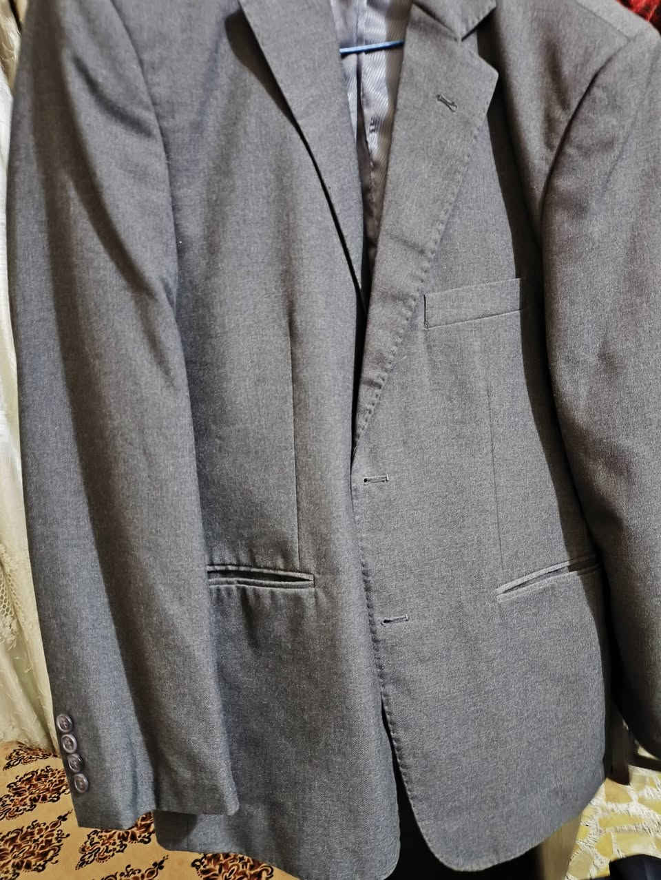 السلام عليكم
اخوان عندي ملابس زايدة المحتاج في سبيل الله 
يراسلني خاص *********** أو يتصل .
