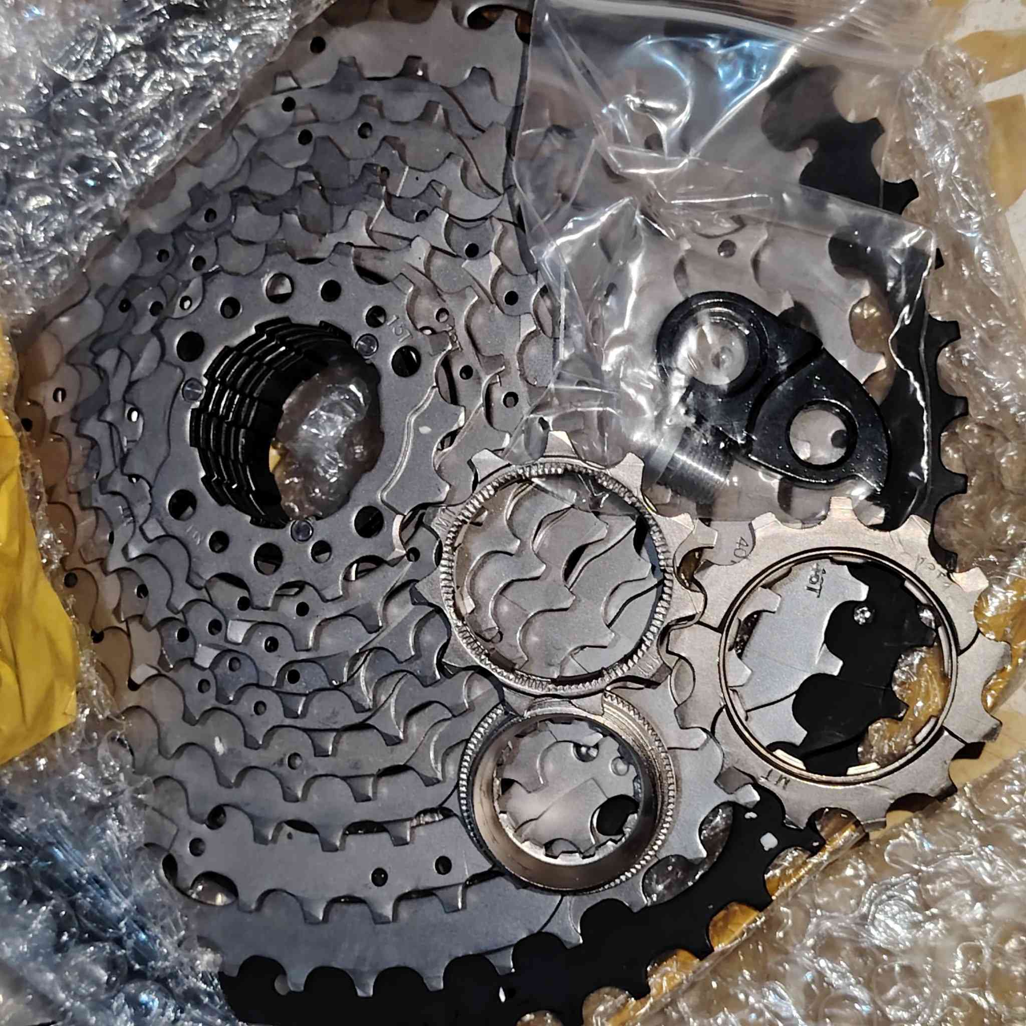 جديد غير مستخدم كامل Shimano slx m7100 1x12
السعر 150 الف


**إذا كنت صاحب هذا الإعلان وتريد حذفه لأي سبب، رجاءا أرسل رسالة إلى الدعم الفني**