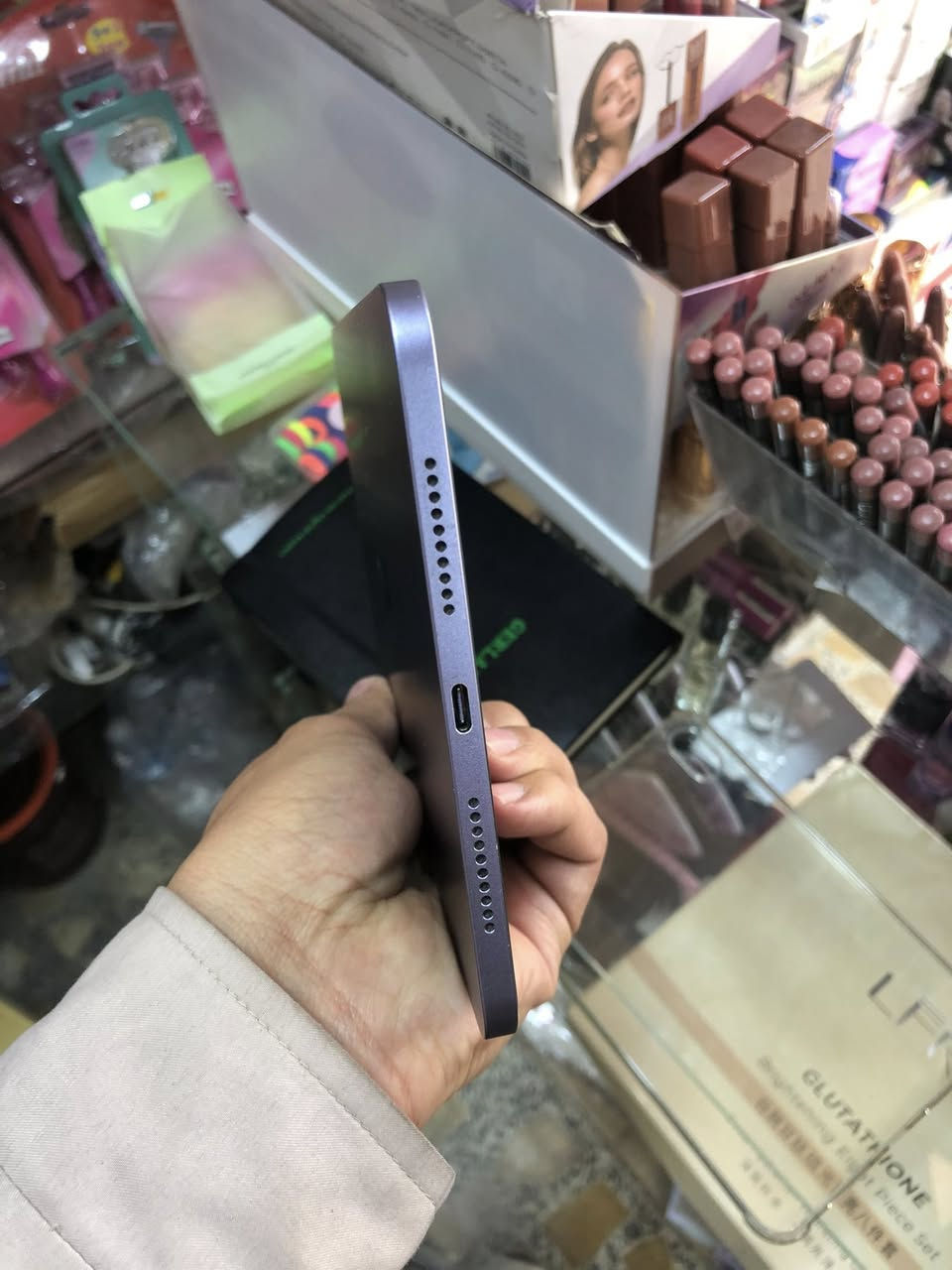 السلام عليكم
ايباد مني الجيل السادس 
جهاز نظيف 
أستخدام قليل 
ذاكرة 256
ملحقاته كاملة ( شاحنة اصلية / كفر هدية )
ملاحظة :  ( بدون كارتونة )
السعر 350 بي مجال بسيط 
رقم التلفون / ***********
العنوان / بغداد الجديدة
