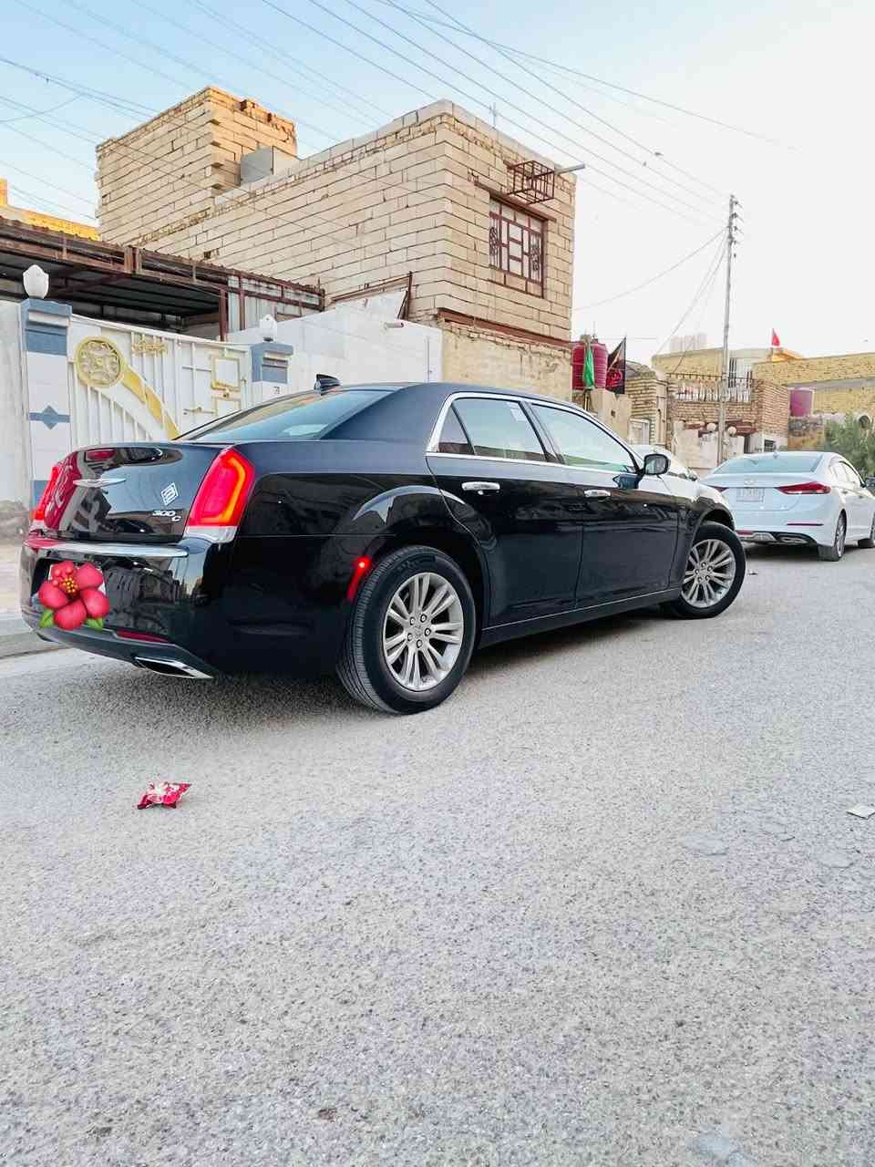 السلام عليكم اوباما اصل 16مرمزه 23رقم ذي قار  حادثه بنيدمفتوح ومصبوغ نفسه  بدون دواخل بدون ايرباك واهنا بالعراق بدلت باب خلفي نفس لون اصلي سونار موجود عندي كامله معاملته مفحوصه تنزيل موديل  لون اسود ماشيه 153ميل فول مواصفات فئه cمعروفه مواصفاته محرك كير تبريد كله مكفول حداديه جديده تخم تاير سياره جاهزه كل نقص مابيه السعر 165وبيه مجال اي استفسار اتصال ع رقم *********** مكاني ناصرية
