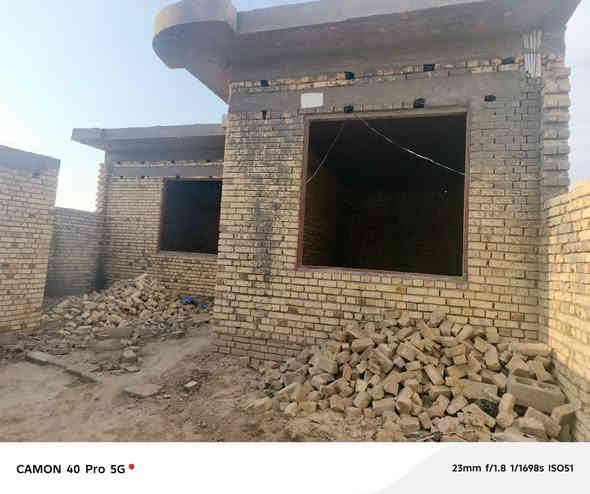 بيت هيكل لبيع مساحة ٢٢٠ بناء طابوك سقف كونكريت غرف٢ صاله مطبخ ديوانيه صحيات طارمه خدمات ماء كهرباء شارع تبليط ناحية الفضليه وره مشتل الزهور سعر ٥٠ وبي مجال وياه ٤ دبلات طابوك وتصال عله رقم *********** وتصال عله واتساب
