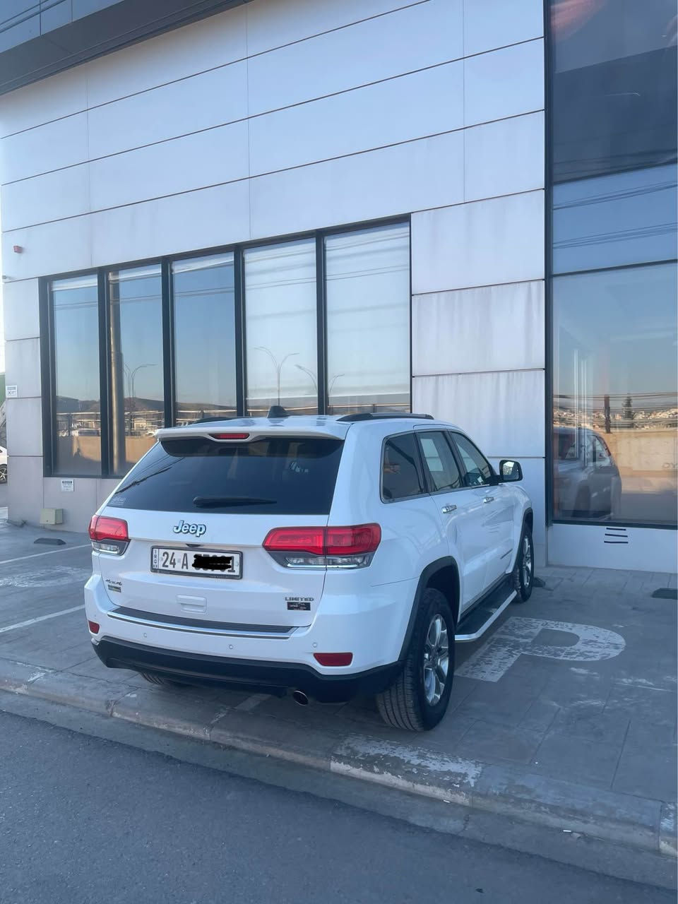 JEEP  LIMITED 
كلين تايتل 
فول فول مواصفات 
كوشن جلد 
كوشن كهرباي 
بصمه 
شغال 
كاميره ٣٦٠. حساس. رادار 
صندوق شفط
تبريد مركزي 
دبل اكسل 
بدون دعم بدون صبخ  . كلين تايتل   
موديل ٢٠١٥ 
گير محرك. كلها شرط 
تايره  و ويل جديد 
رقم سنوي جديد
سياره احلا من صور سياره جديد معنا كليمه. 📦📦
ماشي. ١٢٠ الف حقيقي 
سعر ٢٠٨ وه ره قه و مجال 
*********** زاخو, دهوك
