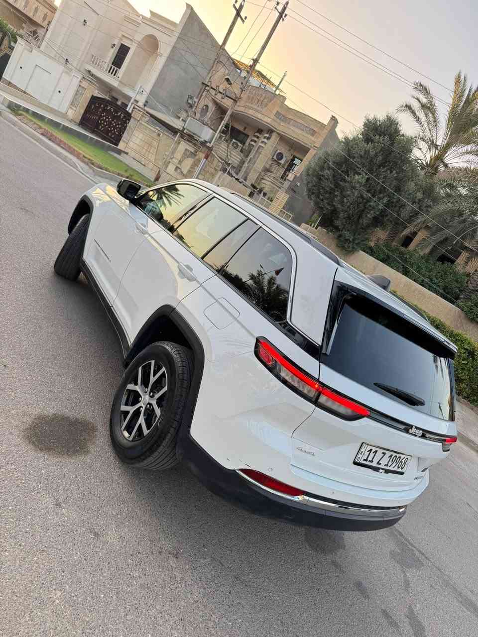جيب كواند شيروكي لمتدد  2024  امريكي بانزين وليس هايبرد
مكفوله من كلشي فقط بيهه بابين مبدل نفس اللون اثر ضربه وليس سرقه والصور موضحه 

حجم المحرك V6 3.6L 

مااشيه 36.000 كيلو مو ميل

رقم بغداد  بسمي

داتا شوو 

مفتاح التشغيل بصمة عدد (٢)
تشغيل عن بعد 
فتح الصندوق كهرباء 
 دفع رباعي 4WD
اريل نفكيتر 
رادار 
مانع تصادم
 تحديد المسار
مستشعر نوم السائق مع نظام توقف آلي
أوتو بريك
حساسات خلفية 
لايت زينون + LED 
كشافات 
بك لايت LED 
ويل كب الشكل الجديد بلادي
4 دسك
حساسات ضغط الاطارات 
اشارة في المرايا الجانبية 
النقطة العمياء
كير ماوس 
هاند بريك كهرباء 
شاشة Apple Car play 
كاميرا دوارة 
ناره الداخلية LED 
مقود جلد حياكة  
شفتات مقود 
مثبت السرعة Cruise 
المودات والاوامر الصوتية 
مخرج منفذ الطاقة عدد ٢
فحص نظام السيارة 
تتسع المقصورة ل 5 ركاب
المقاعد جلد 
المقاعد الامامية كهرباء 
تدفئة  المقاعد الأمامية  
ذاكرة وضعيات الجلوس للمقاعد الأمامية عدد ٢
مثبت مقعد الأطفال ISOFIX 
تبريد شاشة مناخين منفصلين 
قطعتين تبريد 
نظام مانع الانزلاق  
حاملات الأكواب 
تطعيم الدواخل ألمنيوم 
وبعد بيها مواصفات
السعر 32 الف دولار وبيها مجال 
مكاني بغداد سيديه ***********
