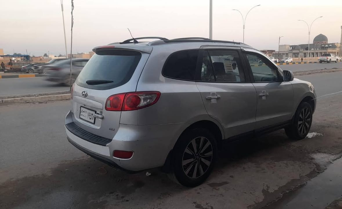 السلام عليكم
للبيع سنتافي ادوات حاويه بدون كص 
وارد امريكي 
كير محرك شرط 
محرك 3500  (6سلندر)
تايرات جديد 
كهربائيات كلها شغاله 
7 راكب 
كشنات جلد 
شاشه 
تحكم ستيرن 
كامره خلفيه 
اشاير بالمري 
السعر 65 وبيها مجال 
ويرهم مراوس حسب القناعه 
مكاني بيجي 
***********
