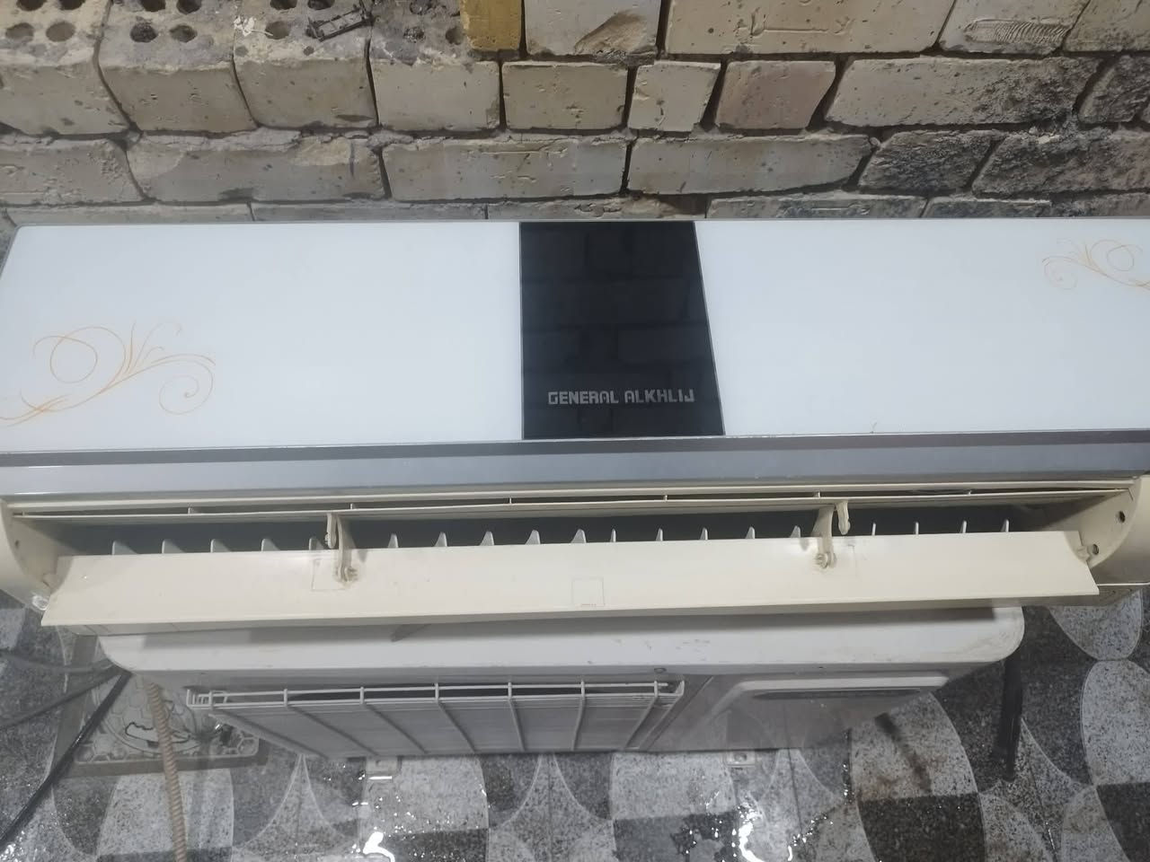 سبلت ٢طن جنرال شغال غاز مقفول
سعر ٢٥٠ اتصال ***********
