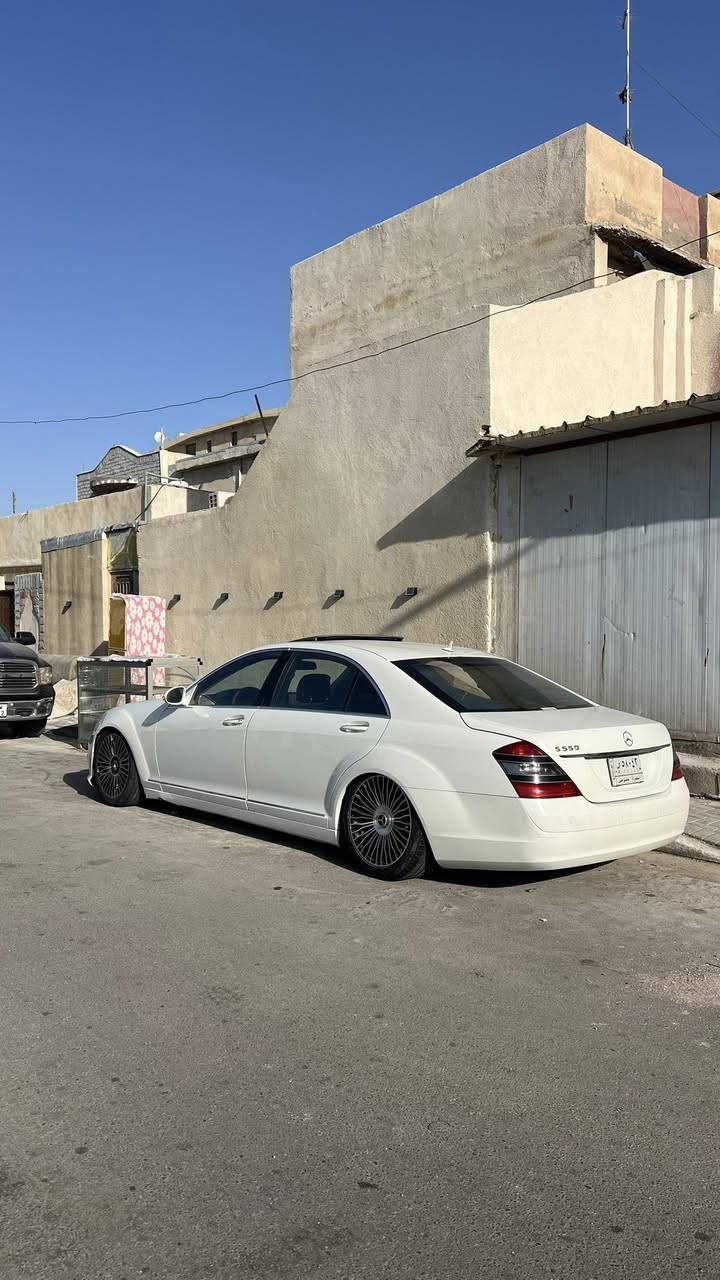 مارسيدس 2006محدثه بجم 2013 سياره بيها 3قطع صبغ ب140وبيها مجال العنوان البصرة دور الضباط 
***********
