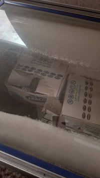 ثلاجة • للبيع • عارضة