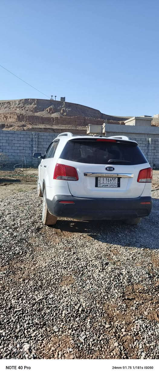 السلام عليكم ورحمة الله وبركاته
سورنتو موديل 2011 رقم صلاح الدين شرط التحويل والوكالة 
محرك 4 سلندر 2400 مفتوح 
كير ومحرك شرط 
السيارة كلين بدون ضرر بيها ملاحظات بسيطة موضحة بالسونار 
طخم تايرات وحدادية نظيفة 
السعر 135 وبيها مجال بسيط
***********
