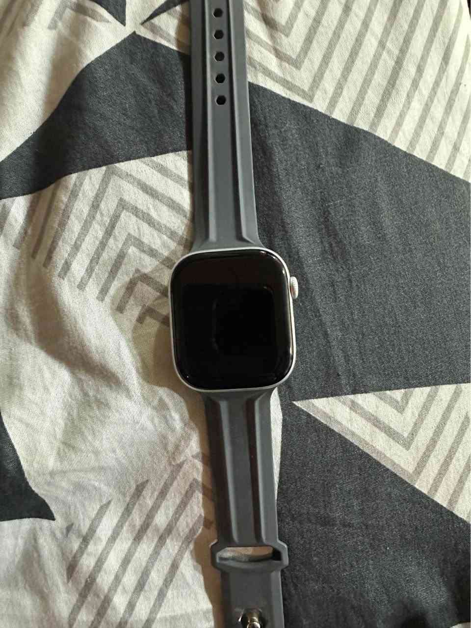 ساعه ابل جيل 10 الحديث شاشه 46 مو 45 الزغيره 
الساعه جديده كلش شاحنها مرتين ولابسه اربع مرات فقط ما صار كم يوم من اخذتها  680 الف اخذتها وجديده كلش بعدهي لا مزلوغه ولا عطل ولا بيها شي على حالتها وبيها ضمان سنه. اريد ابيعا بسعر 400 قفل كلش وهذا رقمي *********** البصرة, العراق
