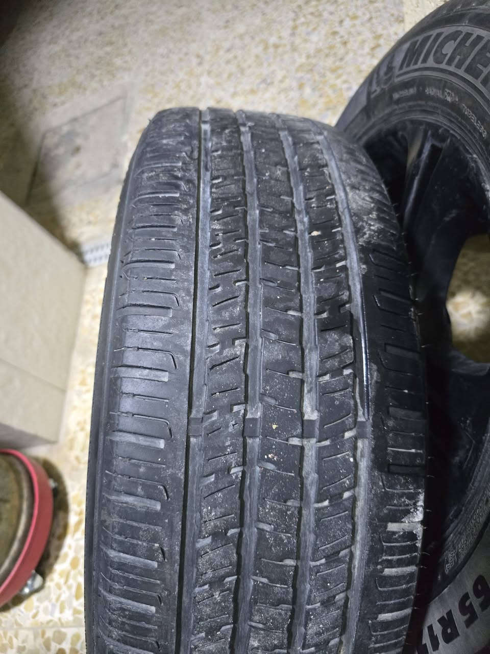 السلام عليكم
تخم ويل ١٧ مال جارجر بلادي مصبوغ اسود
اشتريته وماصار ع سيارتي (بوليسي )يطخ بالفلنجه
بي زوج مشلن طك كارتون
وزوج واحد منهم مسحوك
رايد مراوس بويل ٢٠ بلادي 
مكاني العماره 
رقمي ***********
