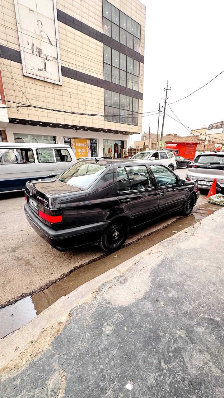 كولف فنتو رقم  بغداد 93مصبوغه عام للجماليه 
كير محرك خير من الله 
محرك 2000
كهربائيات كلها شغاله 
بس نقص تبريد العام جان يشتغل وهسه مديشتغل 
السعر 45 وبيها مجال قليل مكاني الدوره 
***********
