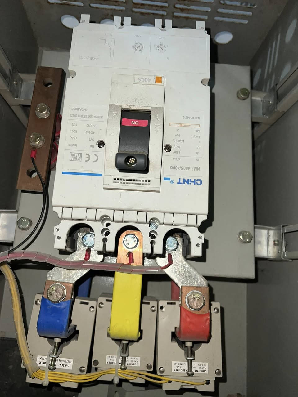 السلام عليكم قاطع دورة غير مستخدم للبيع سعة 400kv
عدد 2 سعر الواحد 175 الف الرقم ***********
