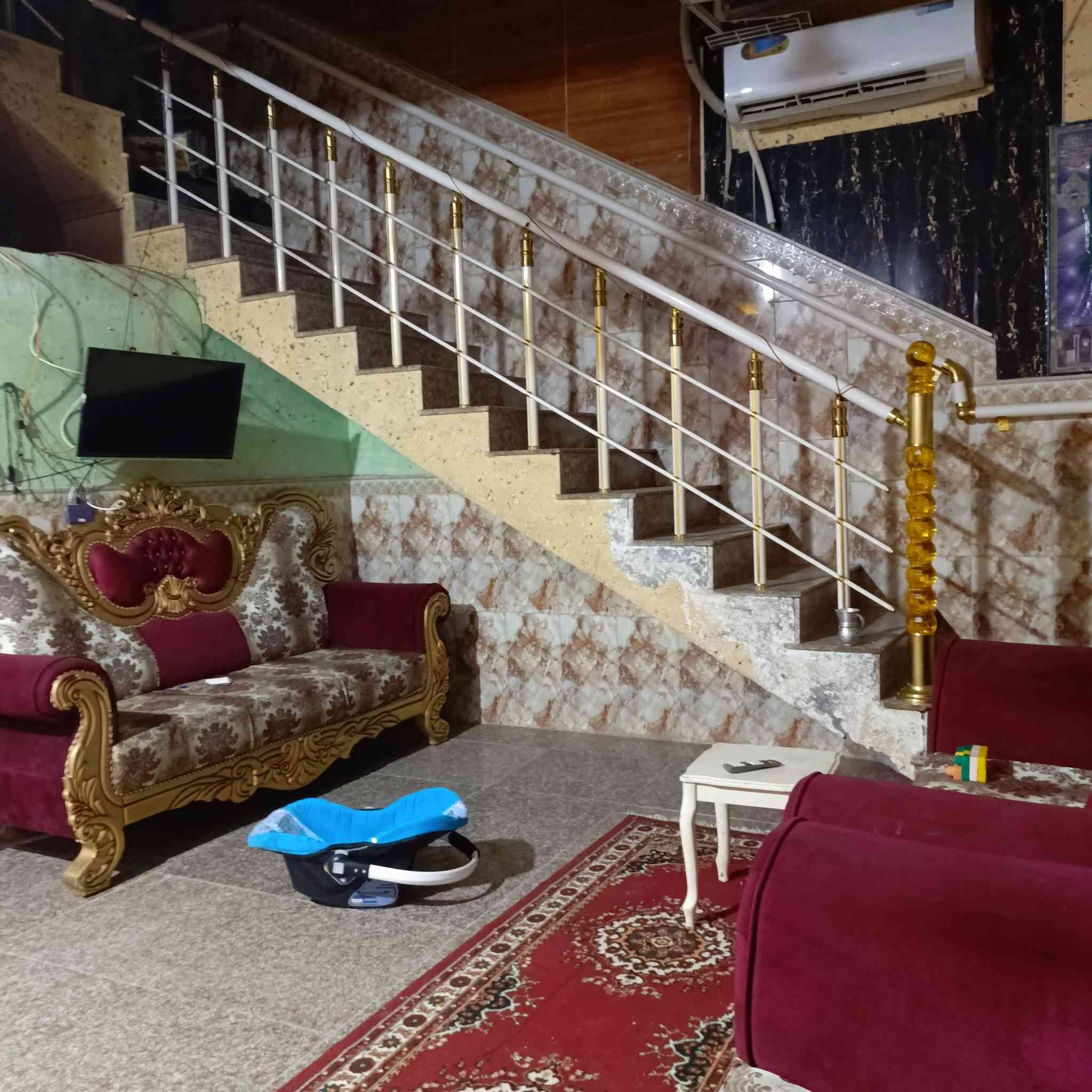 🏡 إعلان بيع بيت طابو زراعي 🏡
‏‪***********‬‏
فرصة مميزة للبيع في أبو الخصيب – مهيجران، قرب مدرسة الشمس 🌿

🔹 المساحة: ٤٠٠ متر
🔹 الطابو: زراعي
🔹 يتكون من:

- ثلاث غرف
- صالة ومطبخ
- طابق ثاني (مسكف غير مكتمل)
- محل كبير على الشارع (مناسب للتجارة)

🔹 المميزات:

- حديقة جميلة 🌳
- كراج للسيارة 🚗
- مكان مخصص لتربية الحيوانات

📍 الموقع قريب من المدارس والخدمات، ومناسب للسكن والاستثمار بنفس الوقت.
