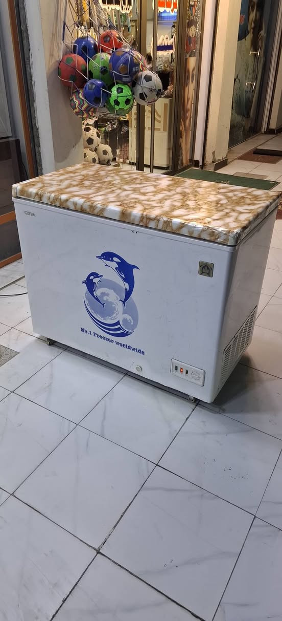 مرحبآ مجمدة ماركة اوكما ام دولفين 🐬 حجم 16 قدم جبيرة شغالة وظمان بشغلهة نظافتهة مثل ما كدامكم نظام تجميد للبيع سعرهة 190 بيهة مجال بسيط تواصل خاص او اتصال ***********
