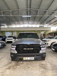 دوج رام لون سلفر  موديل 23  باب قصير محرك 6سلندر سياره كامله ومرقم ديا...