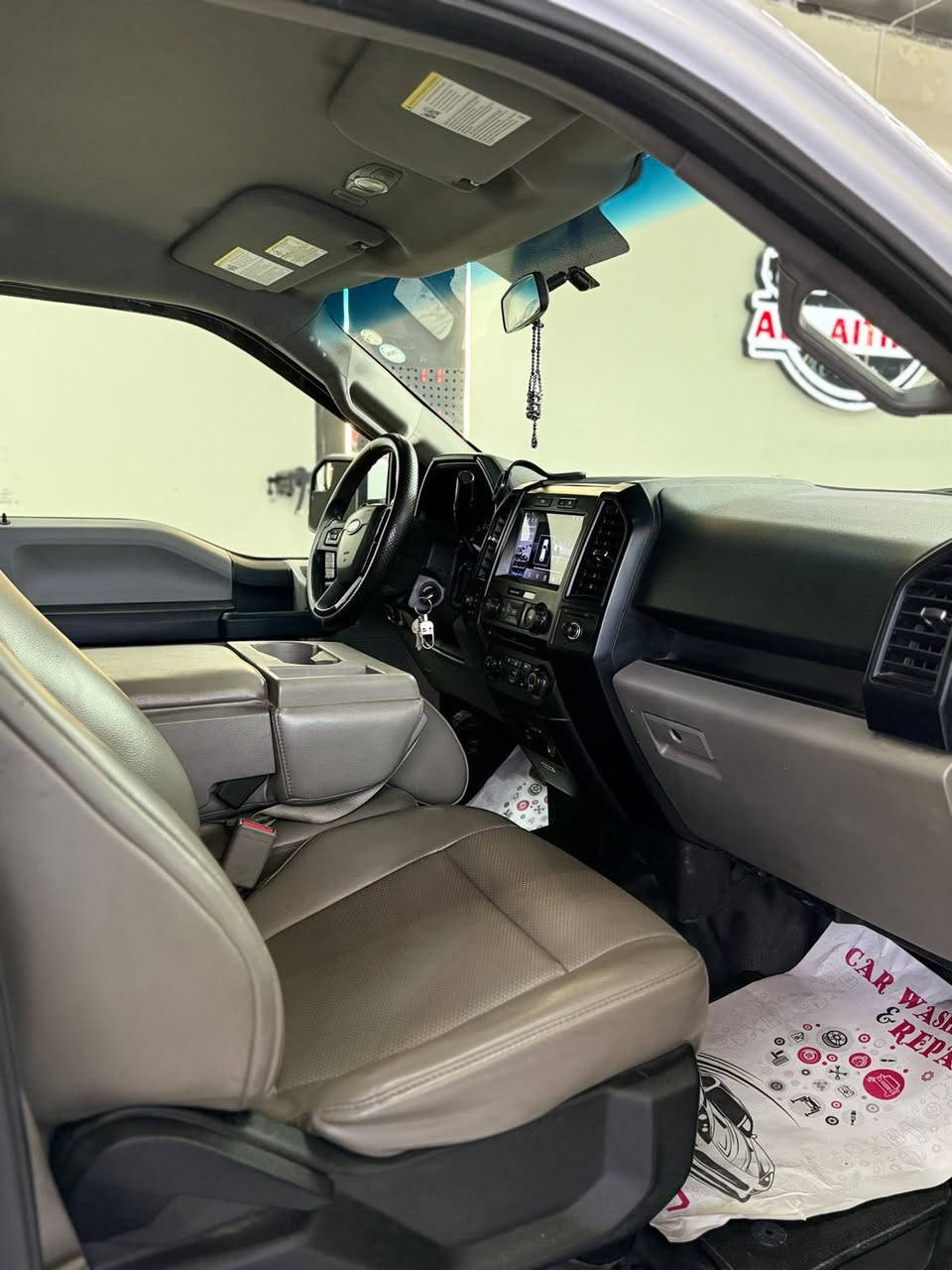 فورد f150 موديل 2017 
كير تعليك 10 نمر
فور ويل شاشه كامره 
بدي قصير باب طويل السياره رقم سليمانيه وبأسمي 
محرك 3500 تون تيربو ايكو بوست 
حادث جاملغ وبنيد 
المكان الغزاليه 
السعر 200  ورقه 
للاتصال ***********
واتساب ***********
