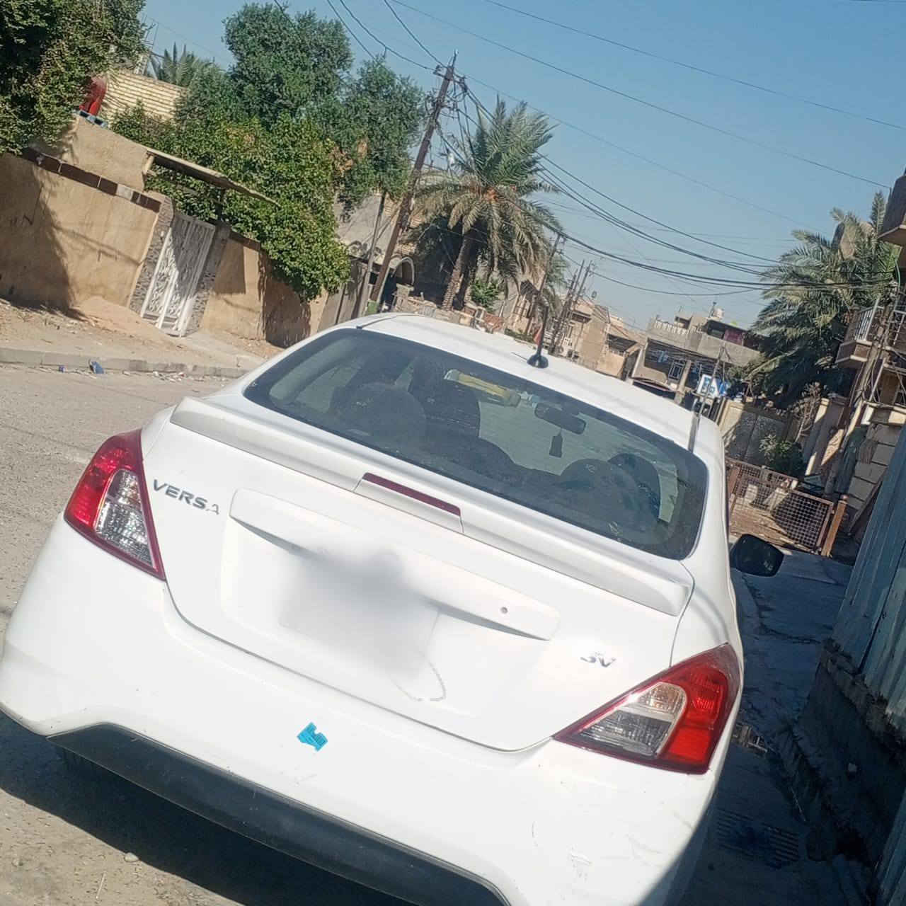 نيسان فيرسا امريكي موديل ٢٠١٨امريكي حجم المحرك ١٦٠٠اللون ابيض معروضة ٩٢ ورقه ضررها الجملغات الاماميه وباب ال السايق  ***********
