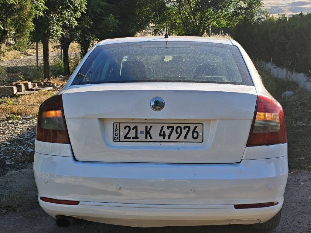 شکۆدا ٢٠١١
تەکسی کراوەتە خسوسی 
مەکینە ١٦ بیلاد 
گێر عادی 
بی دەعم و لیدراو 
تەقەو ڕەقەی نیە 
دەبڵ تراکشن 
بۆیاغ و پۆڵیشی شوشەی کراوە 
چوار تایەی تازە لە ژێرە 
تەبرید سارد و گەرم 
شاشە ئایپاد 
لایت و بلاجکتۆر زینۆن 
دوو جام کارەبای  
نوقستانی نیە  
ڕەقەم و سەنەوی تازەیە  بەیانی بیکە ناو خۆت 
ناو و دەری لۆکە 
سلیمانی هەواری شار 
*********** شربازهير, السليمانية
