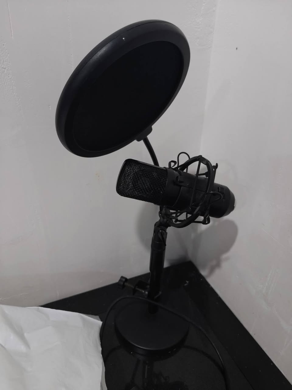 الهارد 500كيكه سعره 40 غني عن التعريف
الشاشه سعره 100قفل 180هيرتز 2k
الكيبورد كيمنك ارجيبي 30
الكيبورد العادي الواير 15
المايك كامل الملحقات ب25
الماوسات بلاش 😂 لليخذ الغراض 
مكاني نجف ماعندي توصيل 
***********
