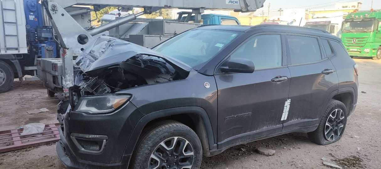 جيب كومباس تريل هوك اعلى فئة موديل 2020
حادث كما موضح بالصور
السيارة باسمي رقم الماني بغداد 
مكانها بالنجف 
***********
قيم سعرها واخذها
