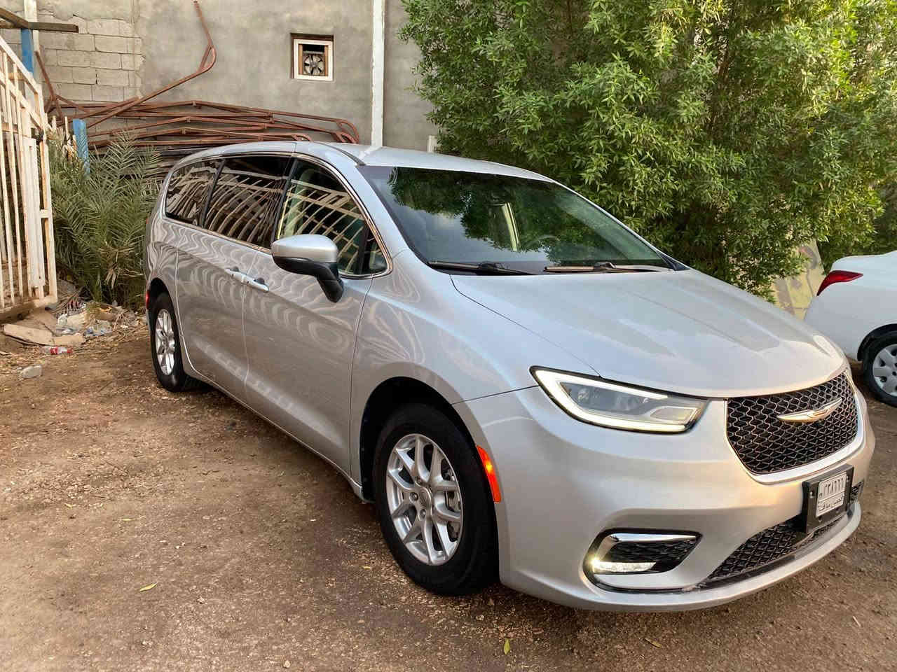 السلام عليكم للبيع باسيفيكا 2023 أمريكي بدون رقم تترقم جميع محافظات محرك 6 فول مواصفات سيارة جديدة وجاهزه من كلشي حادثة صبغ حافه جاملغ الامامي  فقط بدون عابر بدون تبديل العنوان السماوه السعر 230  وبيه مجال للشراي ***********
