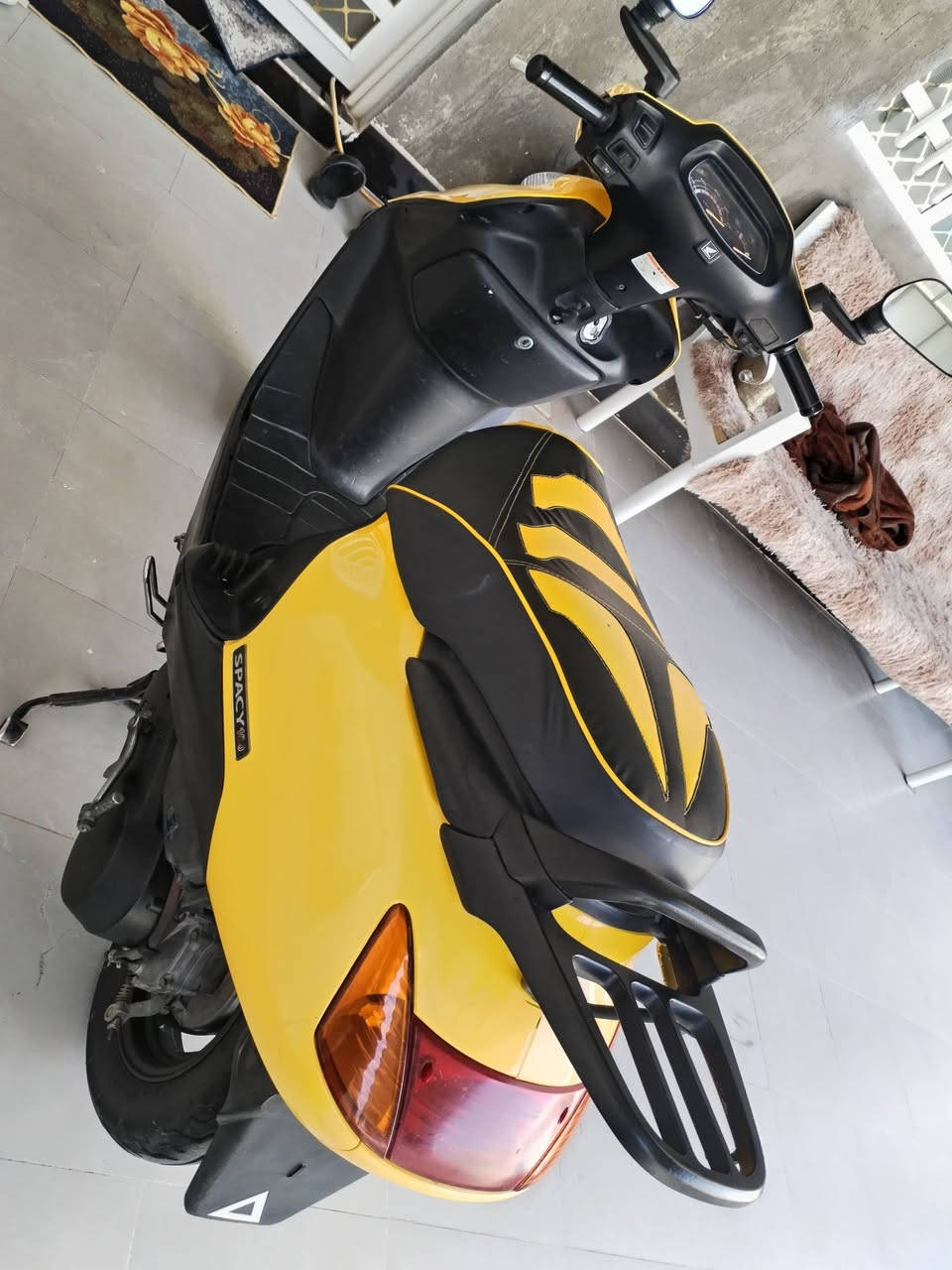 السلام عليكم دراجة سبيسي رمبة ياباني للبيع نضافتها ١٠٠٪ كلها بلادية للإستفسار الاتصال على رقم الهاتف  ،
***********
