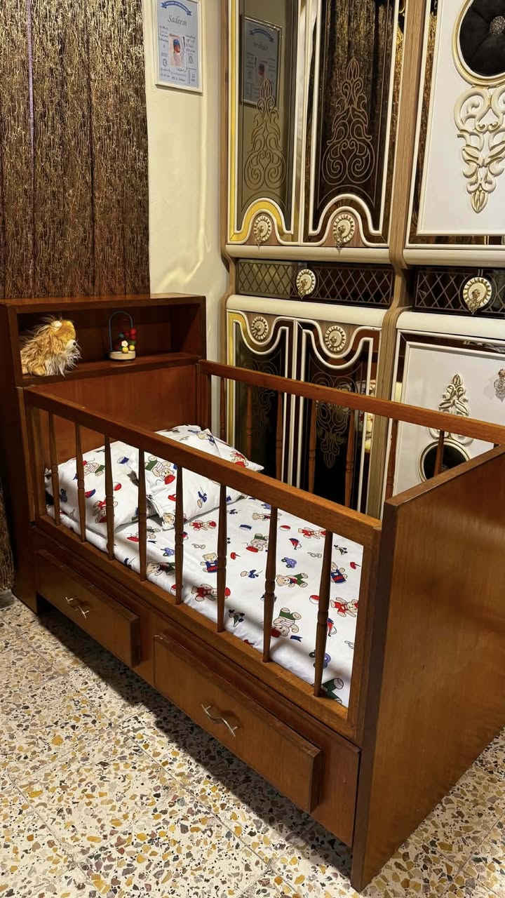 تخت طفل خشب صاج ثقيل ينيم للعمر ٦ سنوات


**إذا كنت صاحب هذا الإعلان وتريد حذفه لأي سبب، رجاءا أرسل رسالة إلى الدعم الفني**