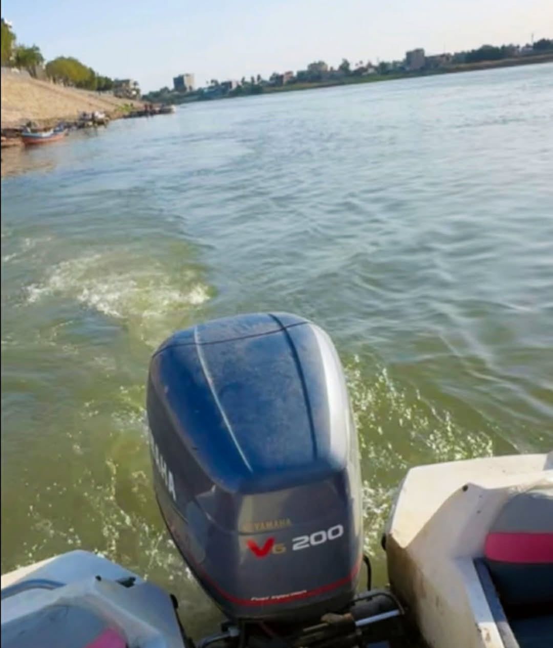 سلام عليكم شباب زوراق سيرا
المكينه يوماها حجم 200 
كامل سستم صوت أناره كلها شغاله 
***********
