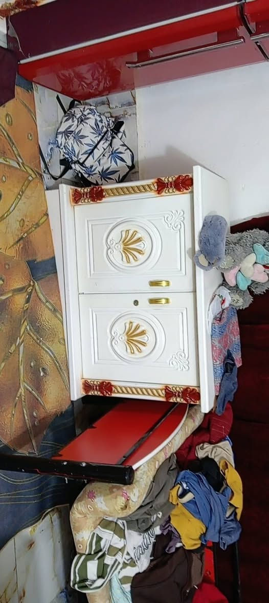 غرفة للبيع تسكام طابقين نظيفه كلش لا زلغ ولا كسر السعر مليون وربع وبيها مجال ***********
