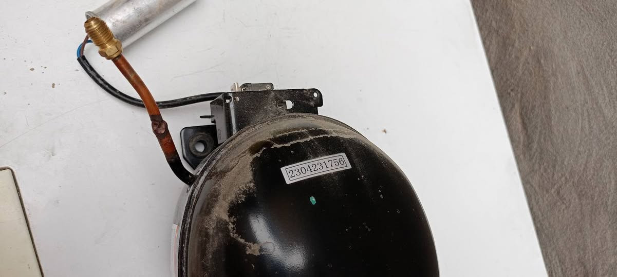 للبيع نضيفه بس بيها عطل الماطور ما بي شي سعرها 50 هذا رقمي ***********
