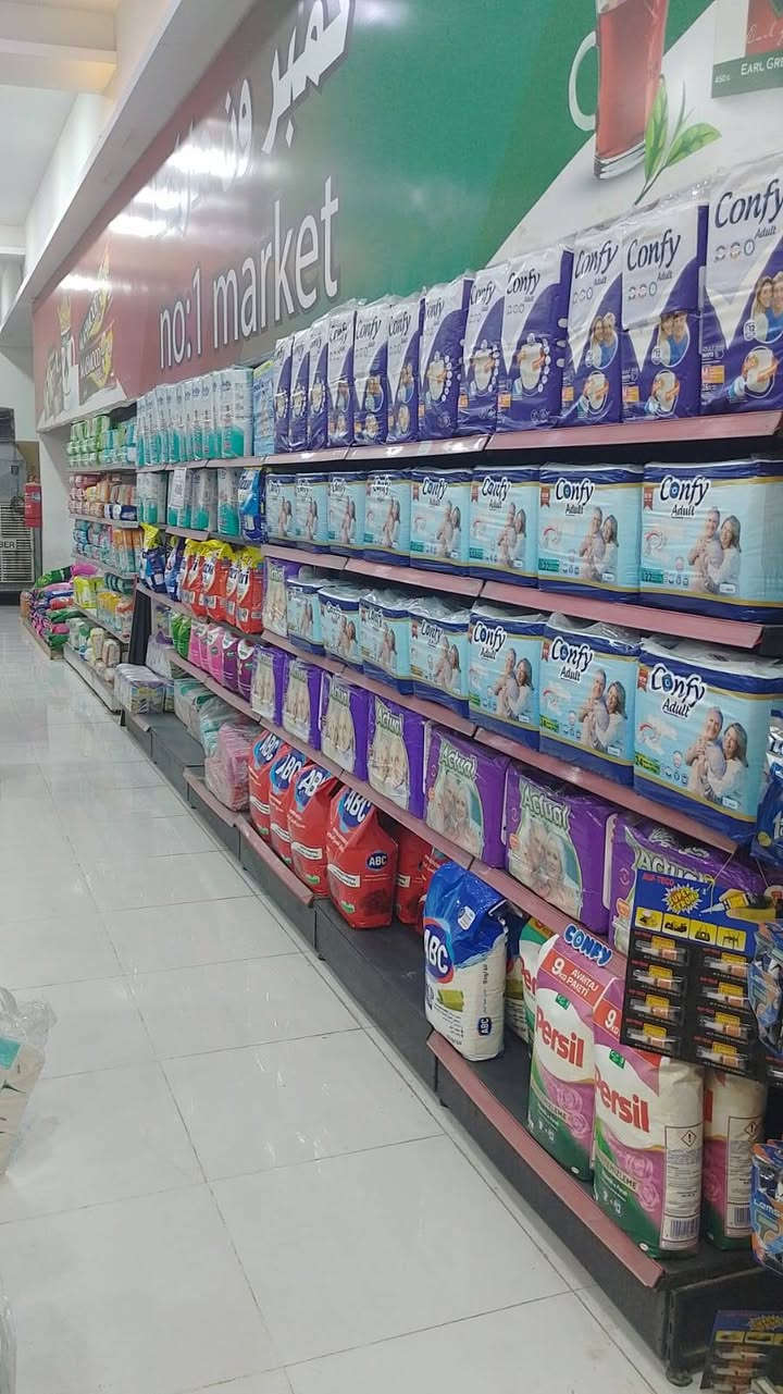 ماركت للبيع لعدم التفرغ  ( نمبر وان )
مبردات عاصف عدد 3 
عدد البرادات 3 كبير ١٠ باب 
  عدد المجمدات 10
مولدة كاتم 70 كيفي 
كاشير عدد 2

للتواصل ***********
***********
