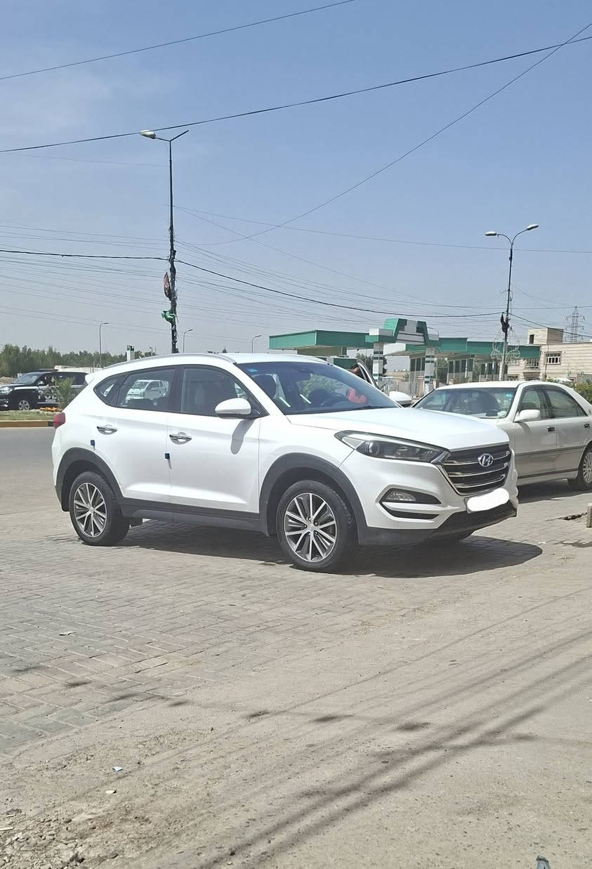 السلام عليكم
توكسان خليجي للبيع او مراوس حسب القناعة
محرك ٢٠٠٠ دوش كير محرك تبردي خير من الله 
السونار موجود بل منشور
تفيدك اتصل وبيك خير
ما تفيد ارفع المنشور بكلمة طيبة
السعر ١٣٣
***********
العنوان الدورة

