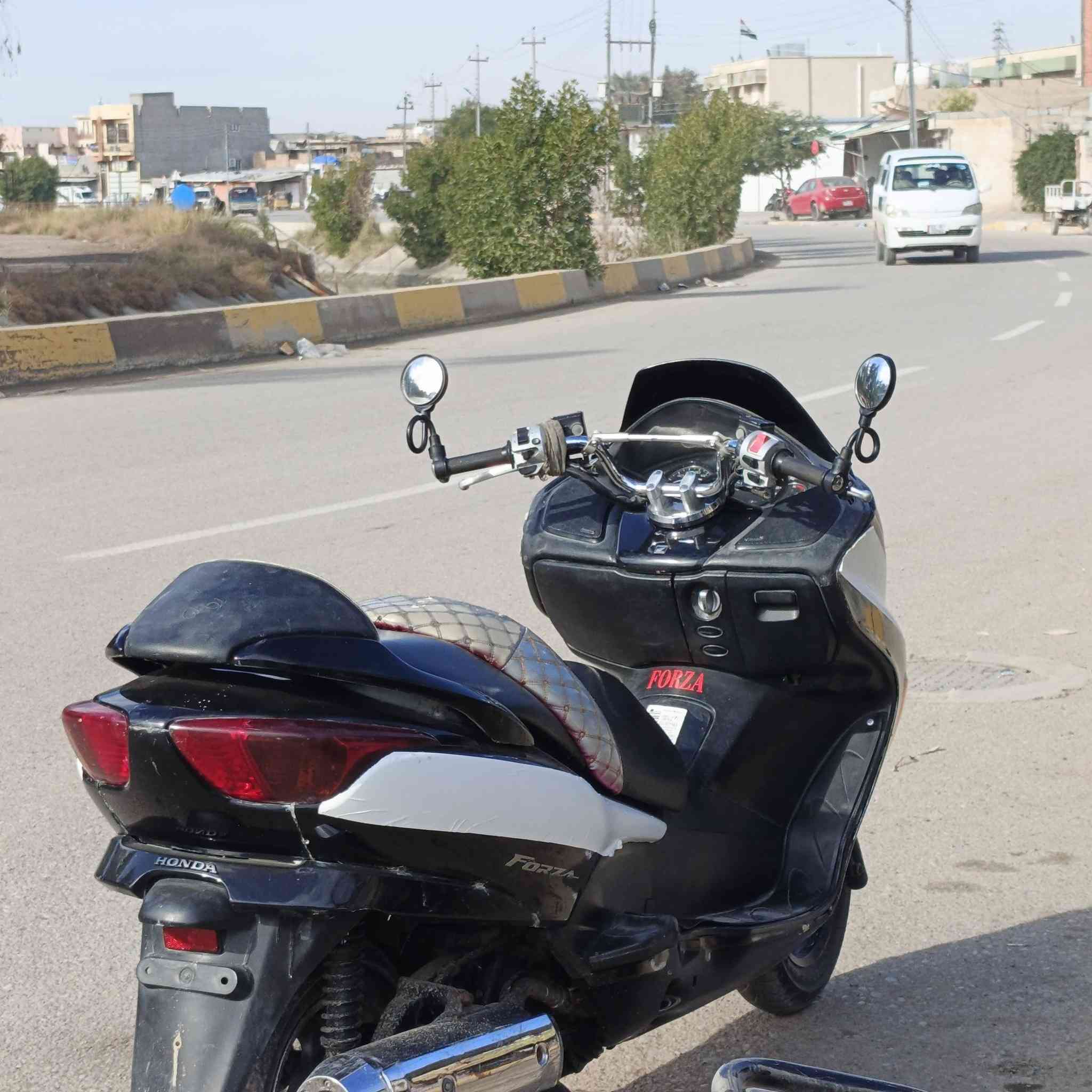 السلام عليكم فورزة 0.8للبيع كاملة اي نقص مابية او كلشي شغال تايرات جدد او المكينة خير من الله لا تنقيص لا تبخير او هاي الدراجة كدامك كلشي شغال كهربائيات عدادات السعر مليون او بيهة مجال حك الجية للتواصل ‏‪***********‬‏
