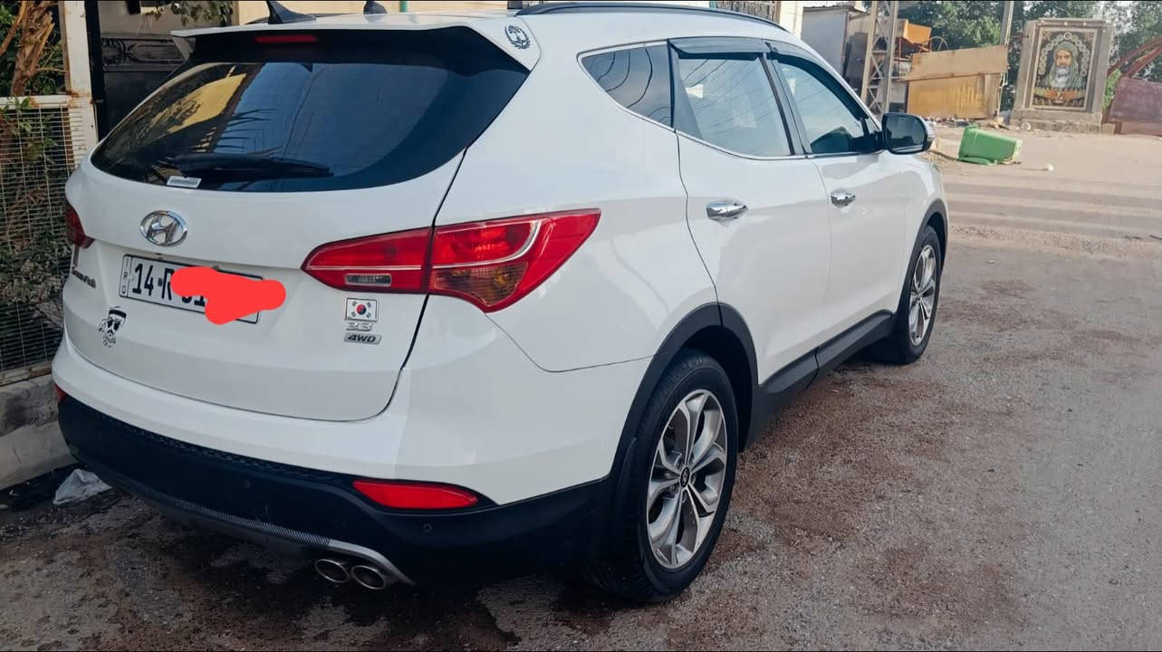 السلام عليكم سيارة سنتافي ٢٠١٥خليجي فول من عدة التنتة بيهة بس جاملغ مصبوغ الامامي بدون ضرر محرك٦ ستندر رقمها بصرة تحويل ثاني يوم حدادية فول تخم تاير كير ومحرك الرقم ***********
