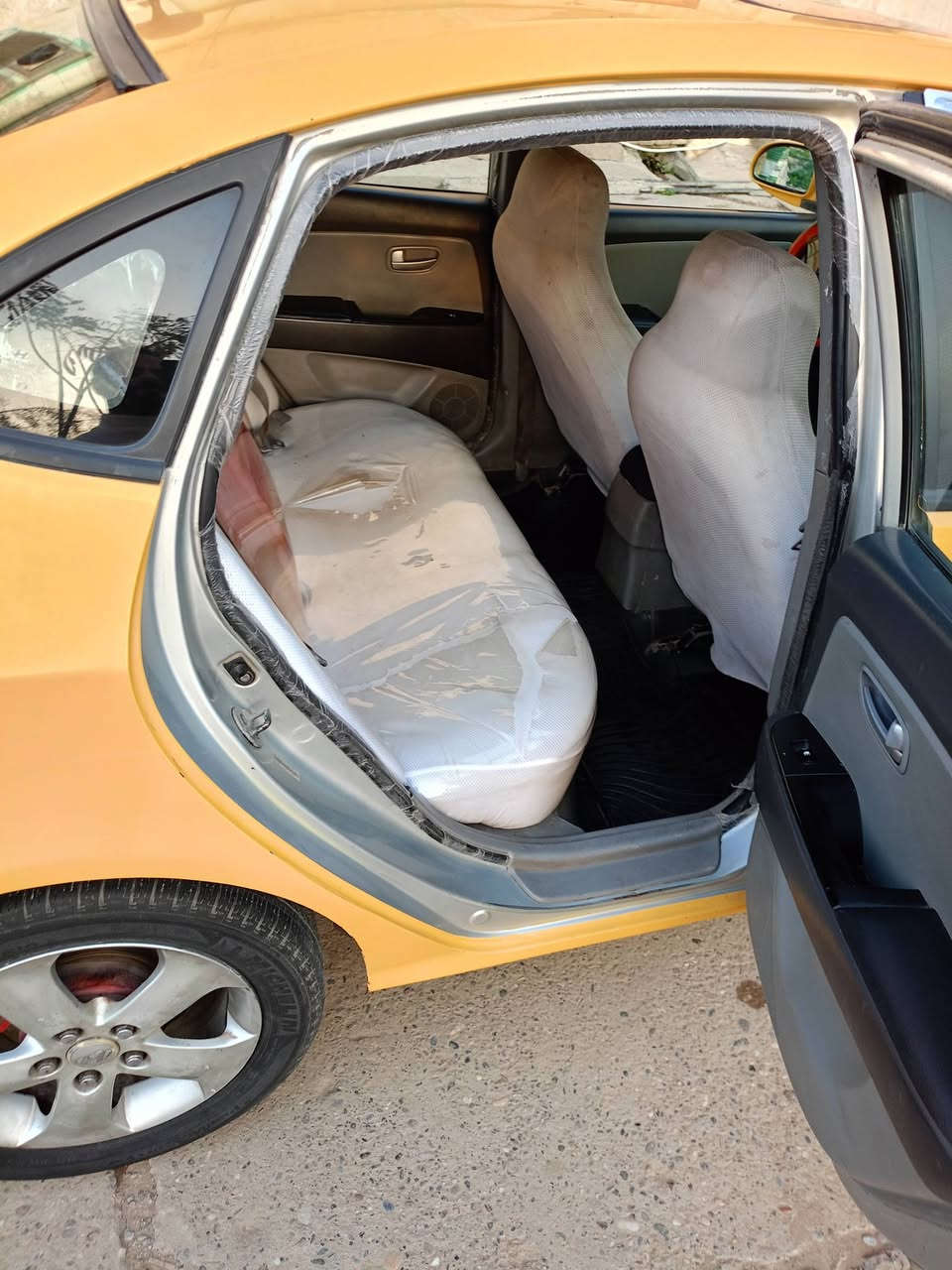 السلام عليكم
انترا للبيع موديل 2008 هزه محرك 20 كاربون بيه اثر نفخ بنانزين رقم الاماني اربع قطع بدون دواخل بيه طخه بل جاملق الورا شرط التحويل صاحبه الشرعي بل موصل مكان السياره موصل دوره اليرموك 
***********
