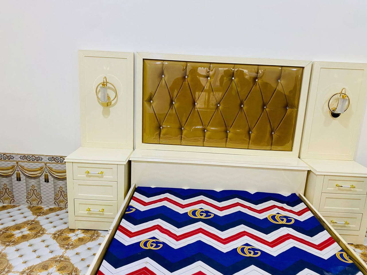 جزء من أعمالنا لصبغ الأخشاب هيت الدواره مجاور مدرسه رابعه العدويه... الصباغ موفق العنزي  *********** علما نصبغ ونجدد الغرف المصبوغة صاجي نحولها إلى صبغ حراري بكافه الألوان
